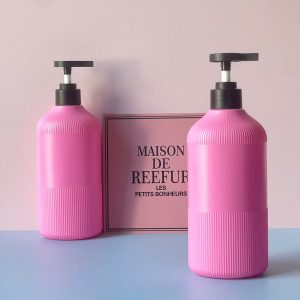 chai hdpe hong dam soc voi nhan den nham 500ml 2