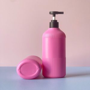 chai hdpe hong dam soc voi nhan den nham 500ml 4