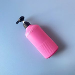 chai hdpe hong dam soc voi nhan den nham 500ml 6