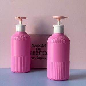 Chai nhựa HDPE hồng đậm sọc vòi nhấn dẹp hồng dung tích 500ml