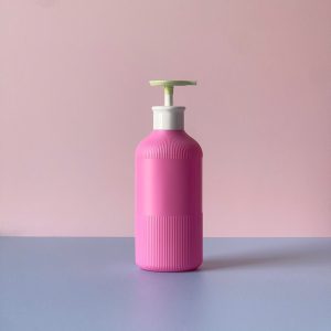 Chai nhựa HDPE hồng đạm vòi nhấn dẹp xanh với dung tích 500ml