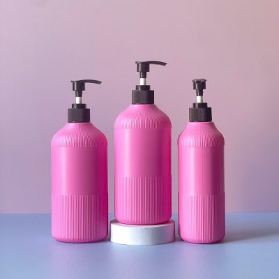Chai nhựa HDPE hồng đậm sọc vòi nhấn sóng đen sọc dung tích 500ml