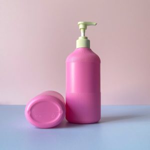 chai hdpe hong dam soc voi nhan soc xanh 500ml 2