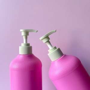 chai hdpe hong dam soc voi nhan soc xanh 500ml 7