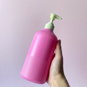 chai hdpe hong dam soc voi nhan soc xanh 500ml 8