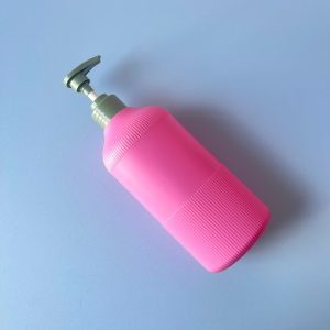 chai hdpe hong dam soc voi nhan xanh dam 500ml 2