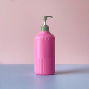 chai hdpe hong dam soc voi nhan xanh dam 500ml 3