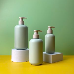 chai nhua hdpe xanh mint voi nhan nau 2