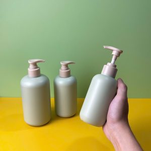 chai nhua hdpe xanh mint voi nhan nau 6