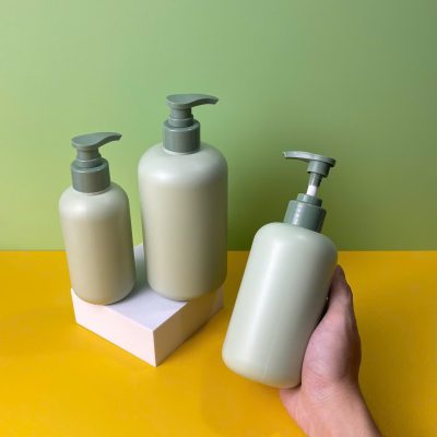 Chai nhựa HDPE xanh tròn vòi nhấn sóng xanh trơn với dung tích 200ml, 300ml, 500ml