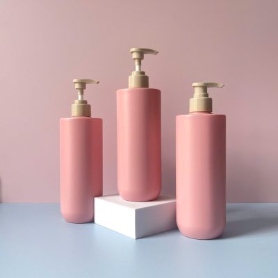 Chai nhựa HDPE hồng vai ngang đáy bầu vòi nhấn sóng nâu trơn