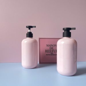 Chai pet hong voi nhan den nham 500ml 2