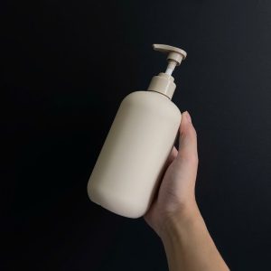 chai hdpe nau tron voi nhan nau nham 500ml 1