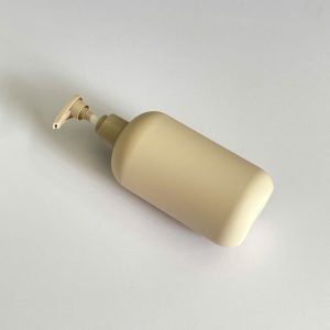 chai hdpe nau tron voi nhan nau nham 500ml 6