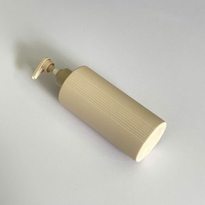 chai hdpe nau vai ngang 5 soc voi nhn nham