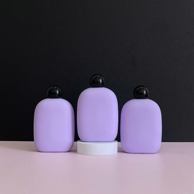 Chai nhựa HDPE thân bầu tím với nắp bật đen 300ml sử dụng nắp fi24 chuyên dụng