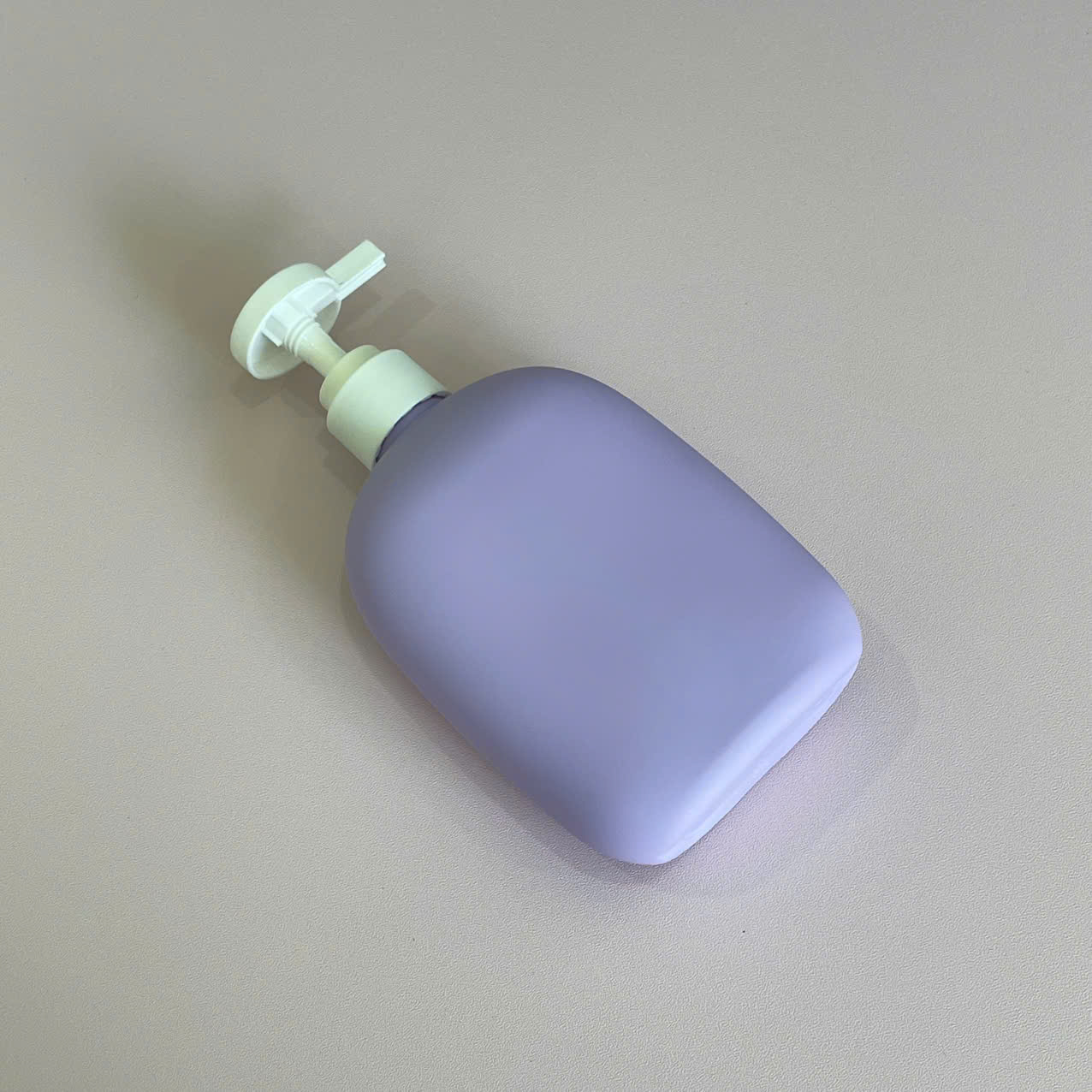 chai-hdpe-tim-tron-voi-nhan-trang-2 chai hdpe tim tron voi nhan trang 2