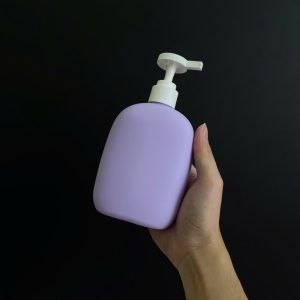 chai hdpe tim tron voi nhan trang 5