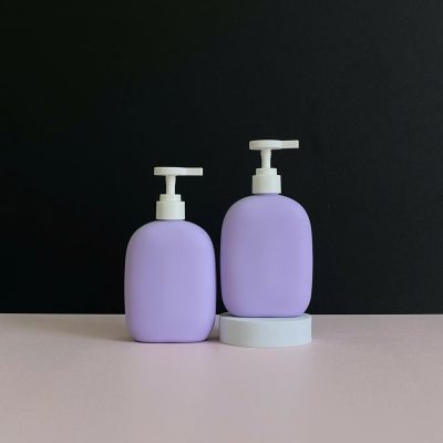 Chai nhựa HDPE thân bầu tím với vòi nhấn dẹp trắng 300ml sử dụng nắp fi24 chuyên dụng