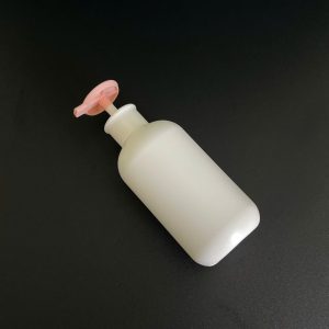 chai hdpe trang tron voi nhan dep hong 500ml 41