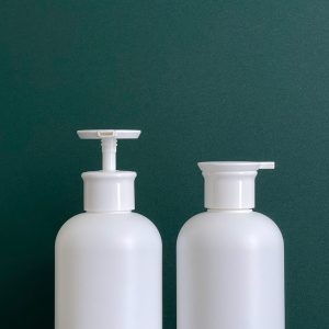 chai hdpe trang tron voi nhan dep trang 500ml 3 1