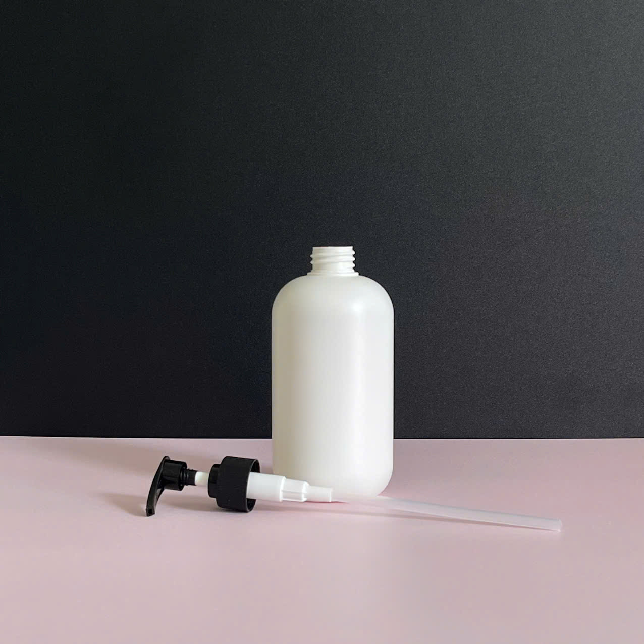 chai-hdpe-trang-tron-voi-nhan-soc-den-500ml-3 chai hdpe trang tron voi nhan soc den 500ml 3