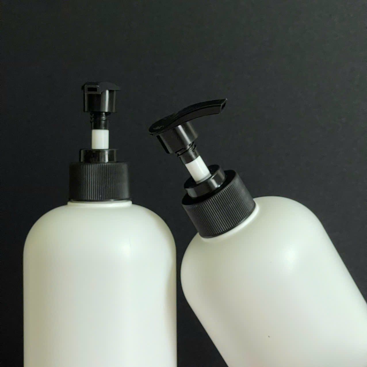 chai-hdpe-trang-tron-voi-nhan-soc-den-500ml-4 chai hdpe trang tron voi nhan soc den 500ml 4