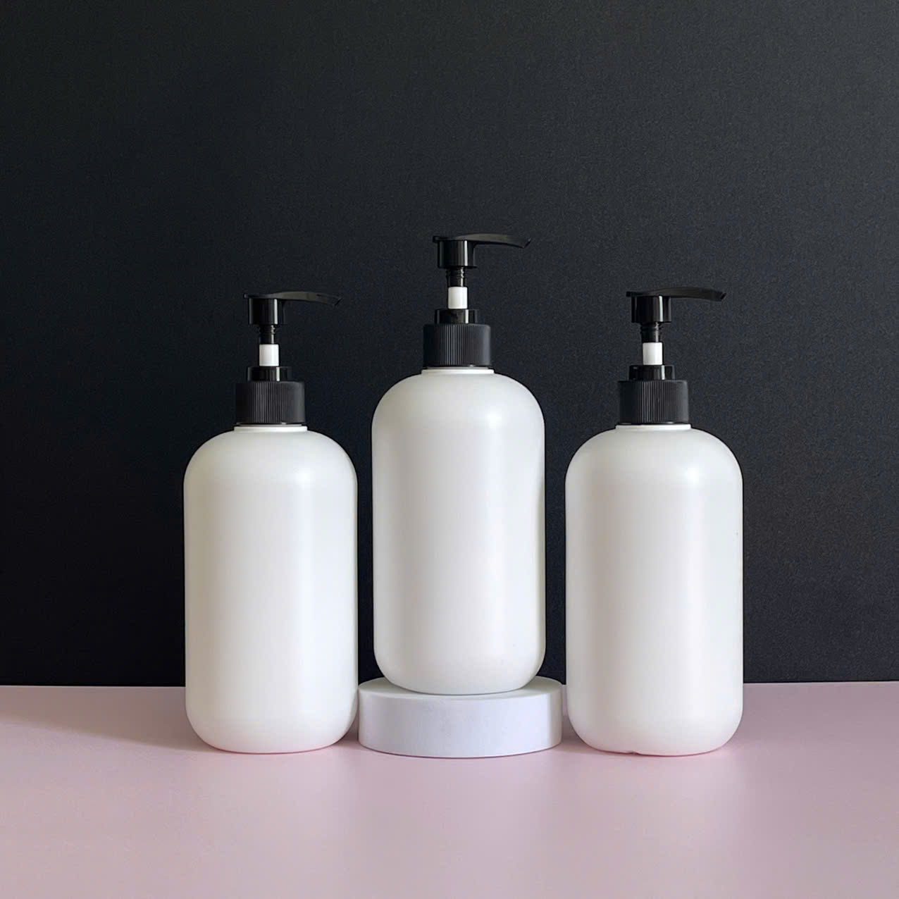 chai-hdpe-trang-tron-voi-nhan-soc-den-500ml-8 chai hdpe trang tron voi nhan soc den 500ml 8