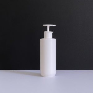 chai hdpe trang vai ngang voi nhan dep trang 500ml 3