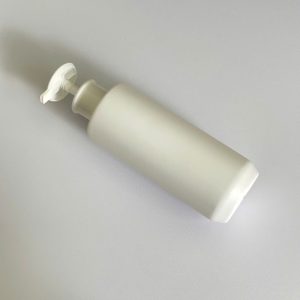 chai hdpe trang vai ngang voi nhan dep trang 500ml