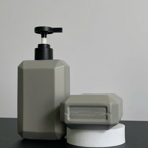 chai hdpe vuong xam voi nhan dep den nham 350ml .3