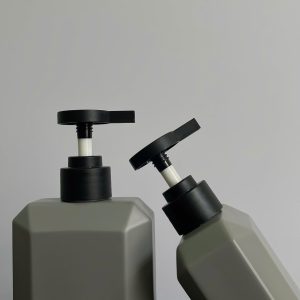 chai hdpe vuong xam voi nhan dep den nham 350ml .6