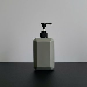 chai hdpe vuong xam voi nhan soc den 350ml 5