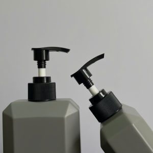 chai hdpe vuong xam voi nhan soc den 350ml 6