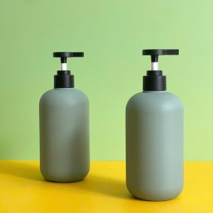 chai hdpe xanh dam nap bat den nham 1