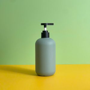 chai hdpe xanh dam nap bat den nham 2