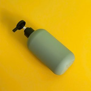 chai hdpe xanh dam nap bat den nham 3