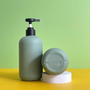 chai hdpe xanh dam nap bat den nham 4