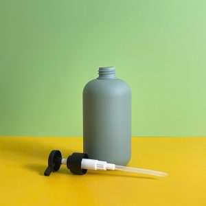 chai hdpe xanh dam nap bat den nham 5