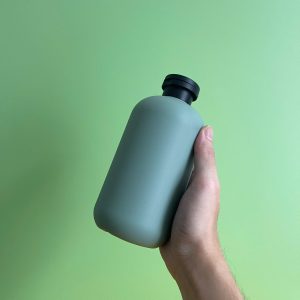 chai hdpe xanh dam nap bat den nham 500ml 2