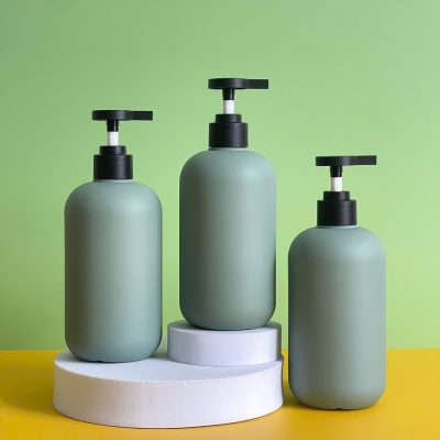 Chai nhựa HDPE xanh đậm tròn vòi nhấn dẹp đen nhám với dung tích 500ml sử dụng nắp fi28