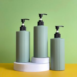 Chai nhựa HDPE xanh đậm sọc vai ngang 500ml vòi nhấn sóng sọc đen fi28 tiện lợi