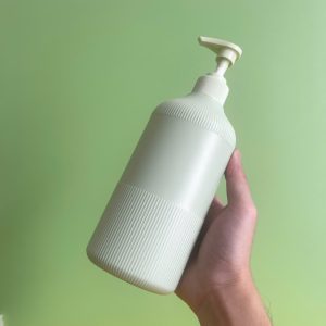 chai hdpe xanh soc nap voi nhan xanh 500ml 4