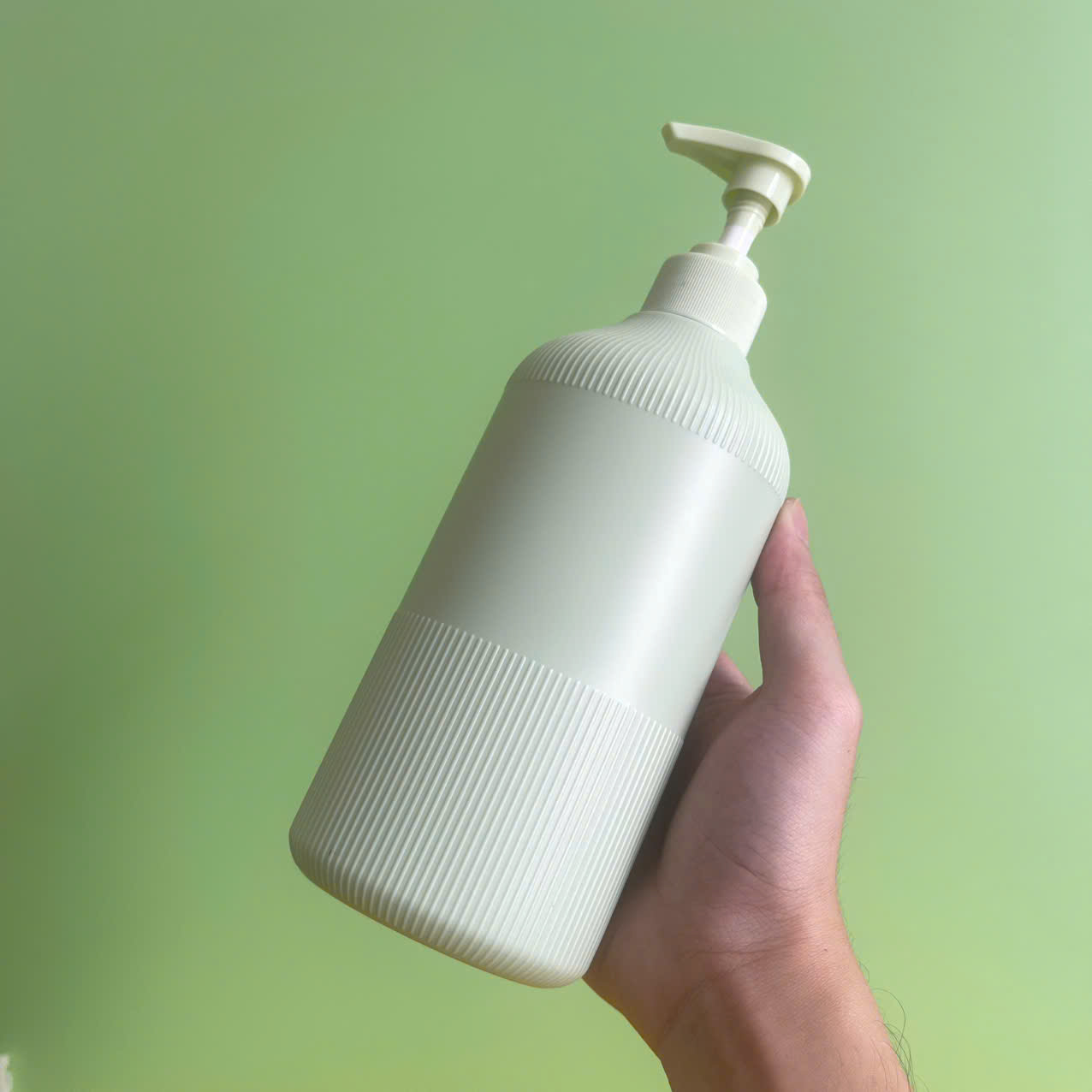 chai-hdpe-xanh-soc-nap-voi-nhan-xanh-500ml-4 chai hdpe xanh soc nap voi nhan xanh 500ml 4