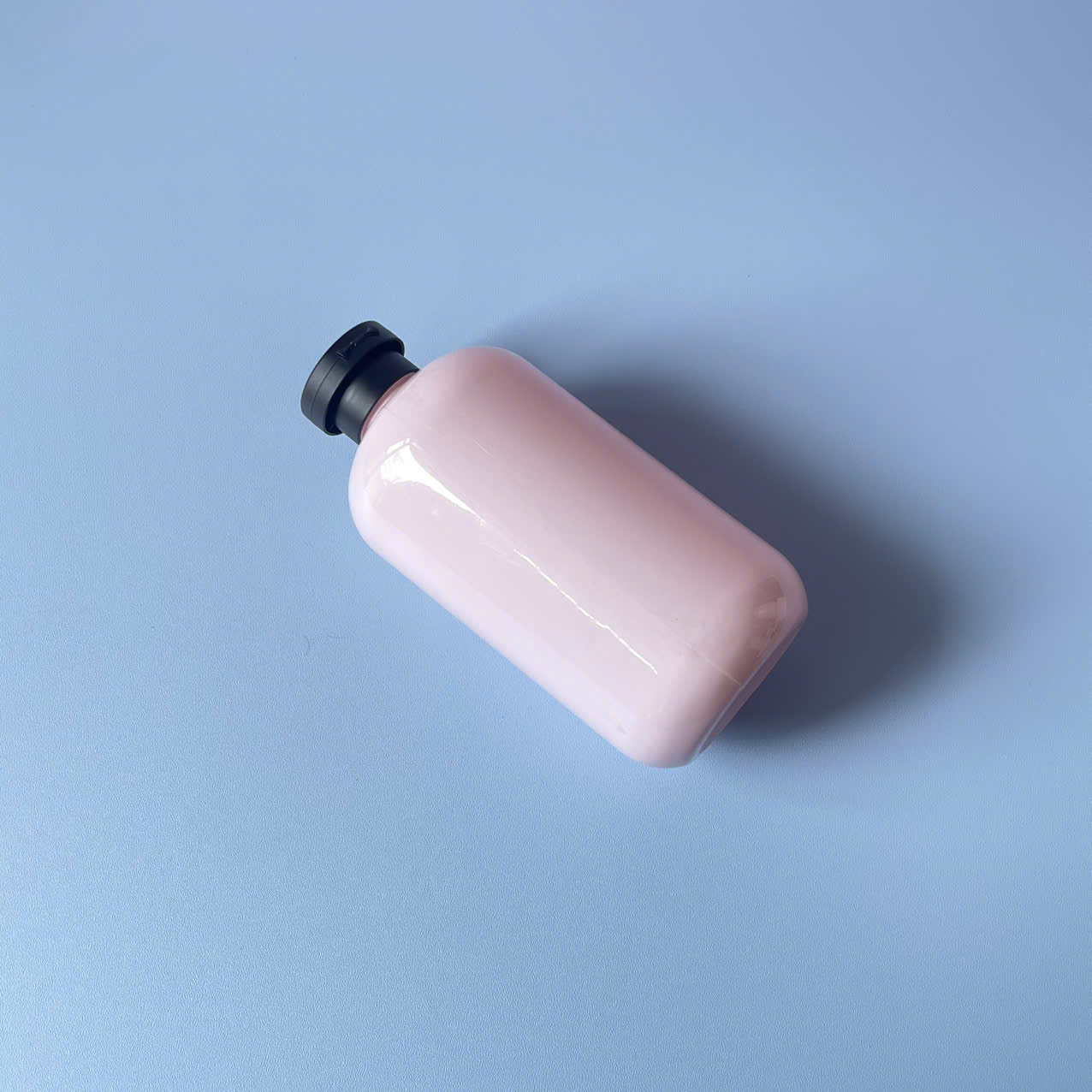 chai-pet-hong-nap-bat-den-nham-7 chai pet hong nap bat den nham 7