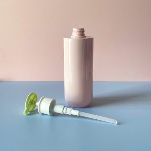 chai pet hong vai ngang day bau voi dep xanh 500ml 1