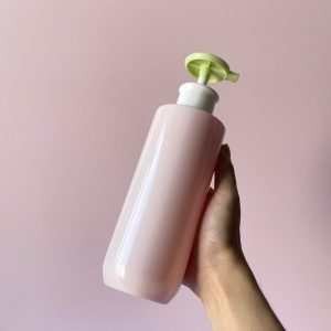 chai pet hong vai ngang day bau voi dep xanh 500ml 3