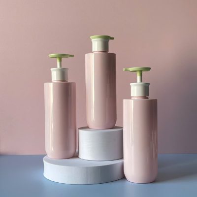 Chai nhựa PET hồng vai ngang đáy bầu vòi nhấn dẹp xanh 500ml sử dụng nắp fi28 tiện lợi