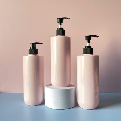 Chai nhựa PET hồng vai ngang đáy bầu vòi nhấn dẹp xanh 500ml sử dụng nắp fi28 tiện lợi