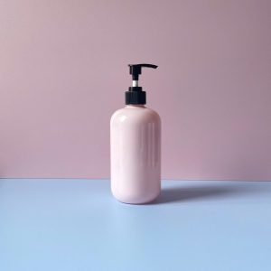 chai pet hong voi nhan soc den 500ml 2